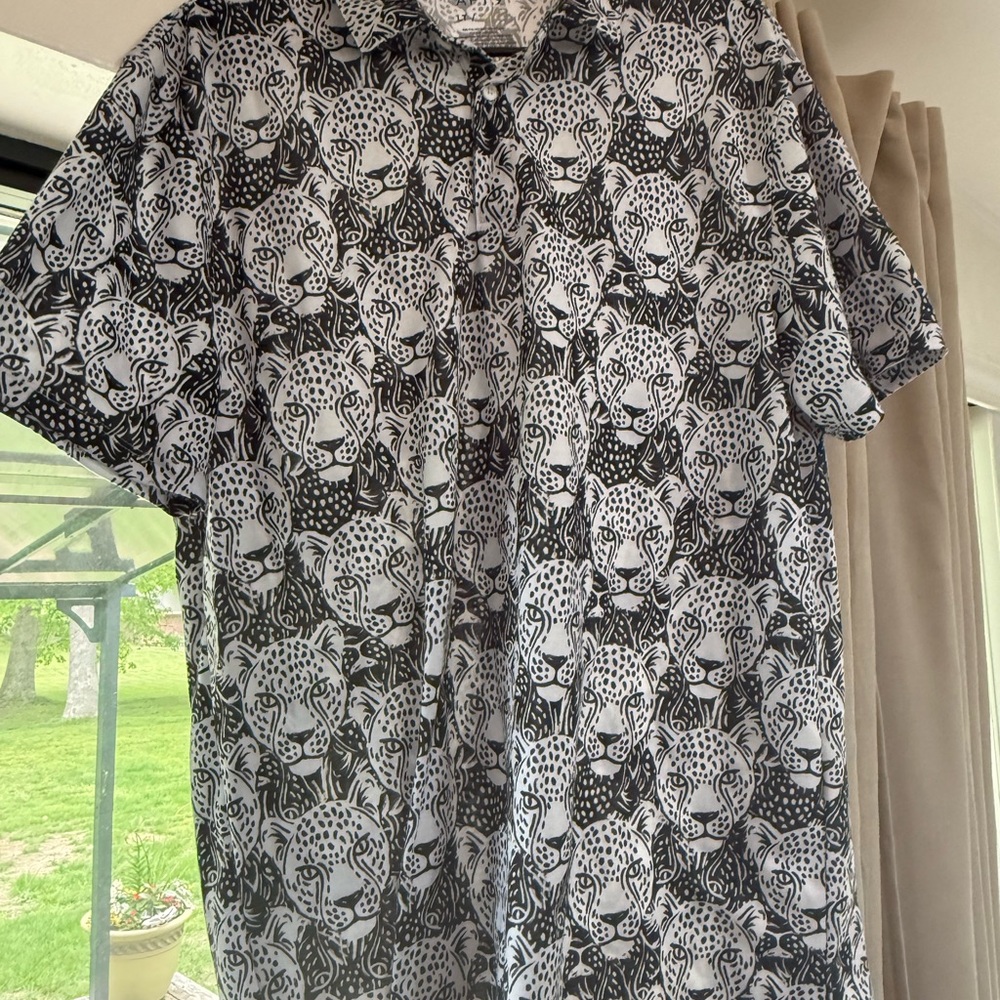 Apt. 9 Black and White Casual Button Down Shirt with Graphic Pattern